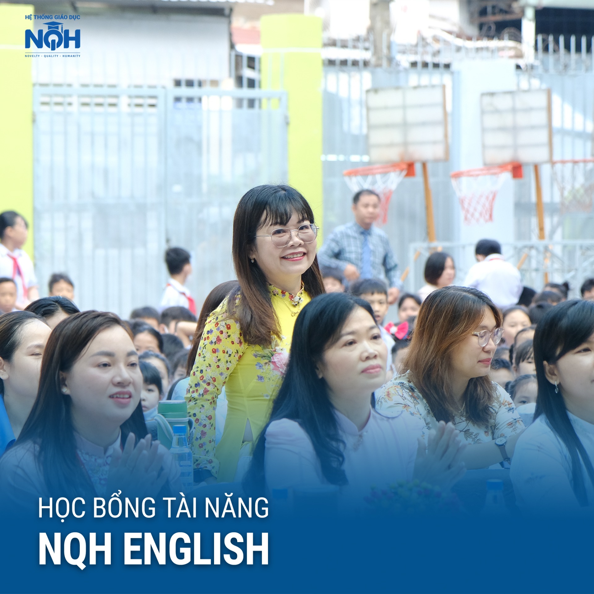 Cô Chế Ngọc Bảo Trân đại diện trao tặng học bổng tài năng cho các em học sinh 