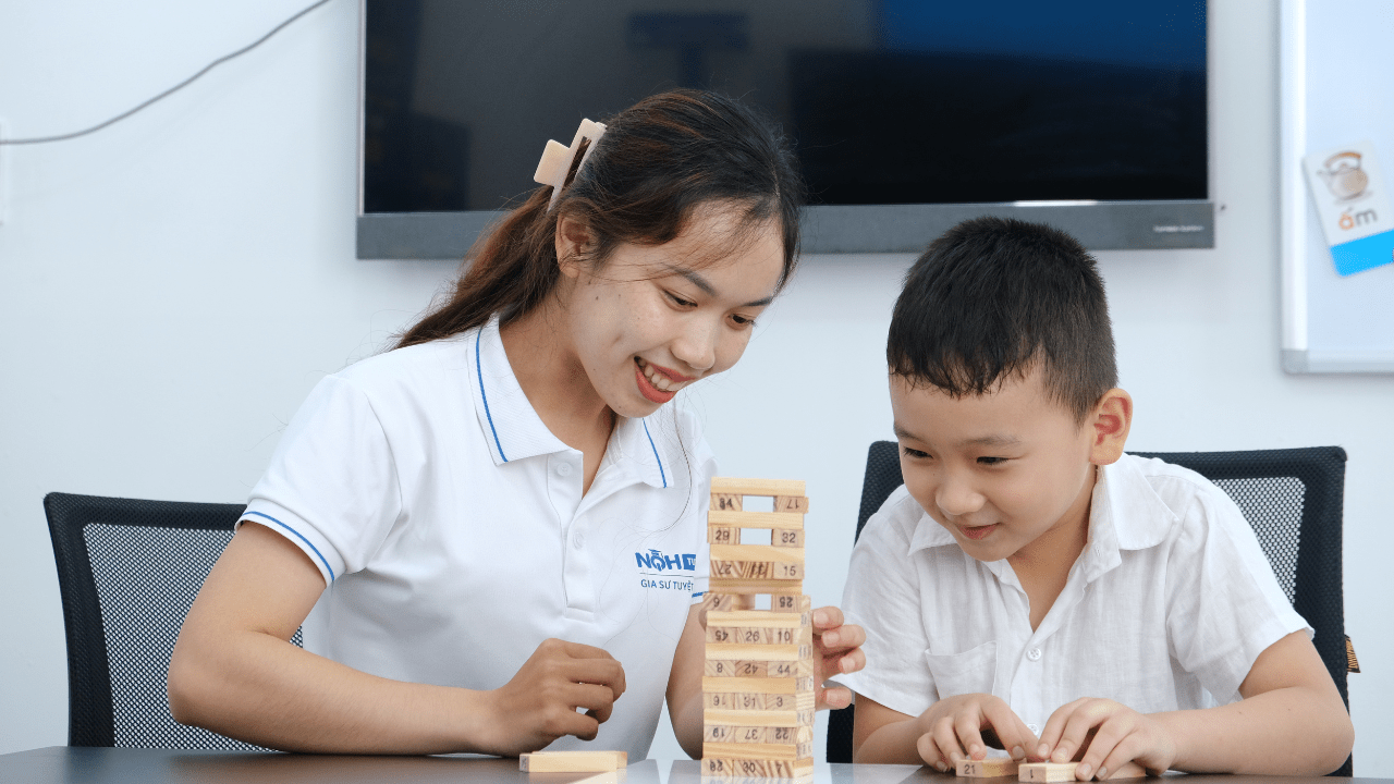 Nỗi sợ con số của con luôn được thầy cô NQH TUTOR dành sự quan tâm và thấu hiểu đặc biệt.