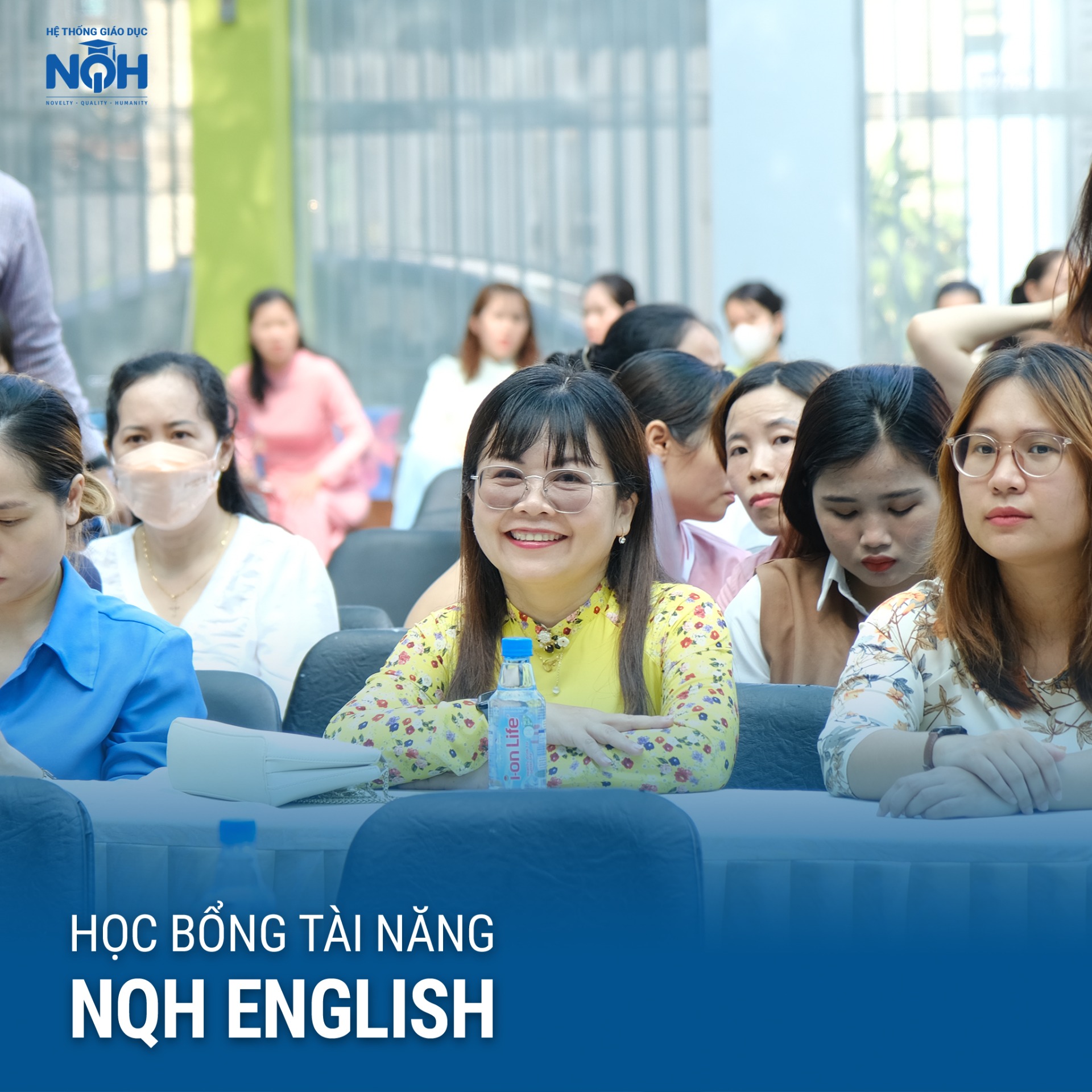 Trao tặng học bổng tài năng đến trường tiểu học Tân Hương